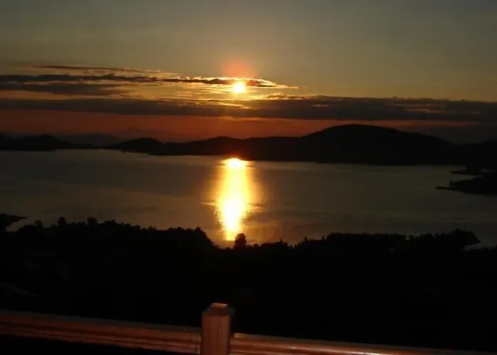 Nevros And Limni Plastira Neohóri